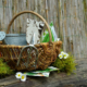 panier contenant outils et gants de jardinage
